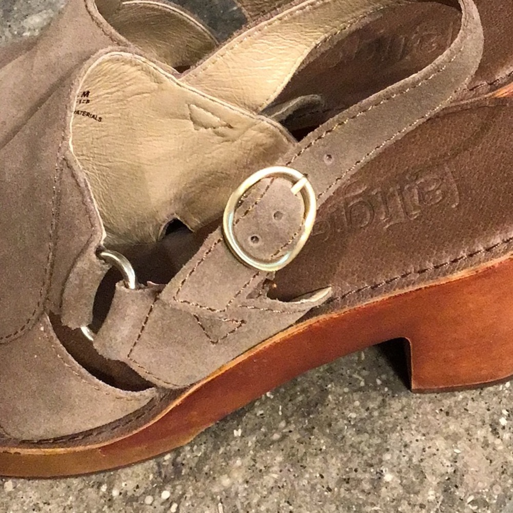 Latigo Iris tan leather sandals, 8.5 - Picture 16 of 16